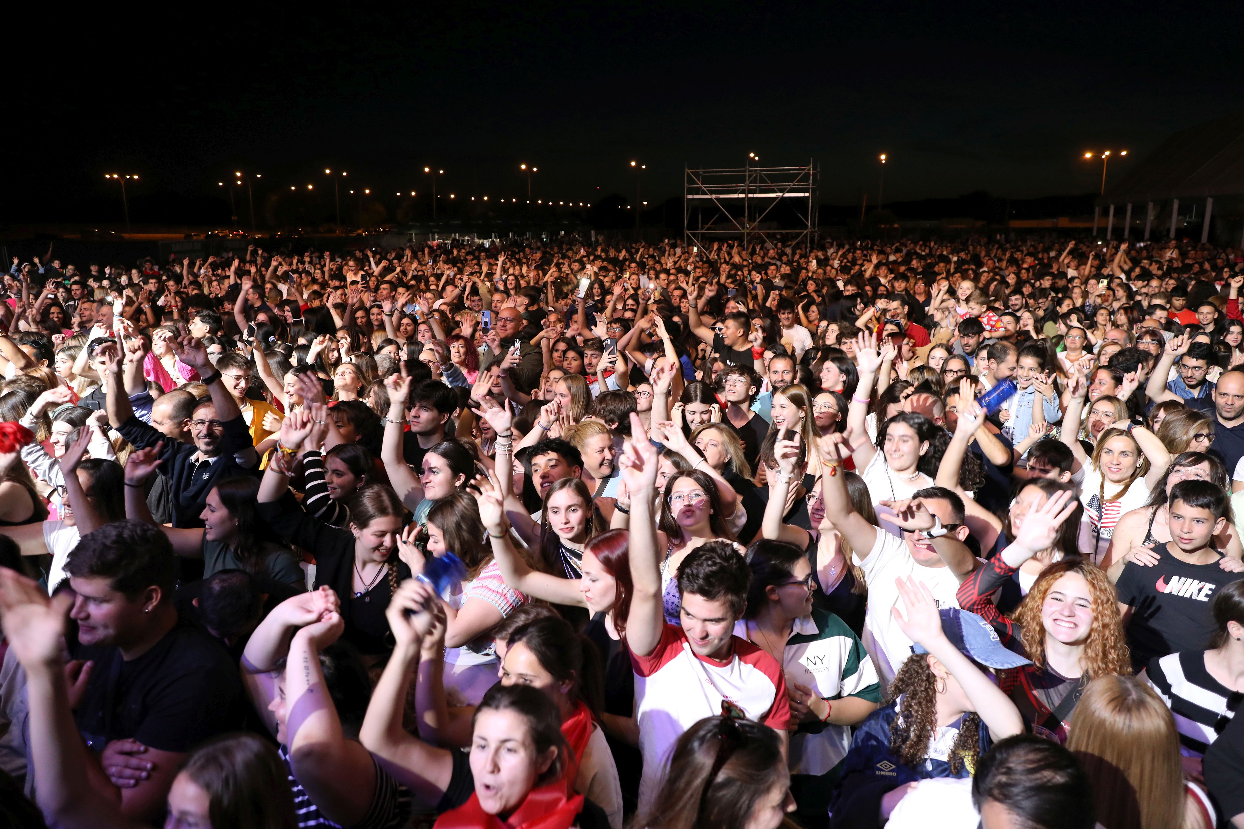Colosal primera noche de las fiestas del Corpus en la Peraleda