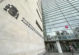 La Fiscalía pide cuatro años de cárcel para un hombre acusado de romper dos dientes a otro en una pizzería de Valencia