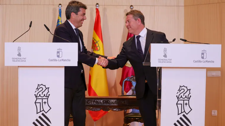 Carlos Mazón y Emiliano García-Page, durante la firma de un acuerdo en materia sanitaria