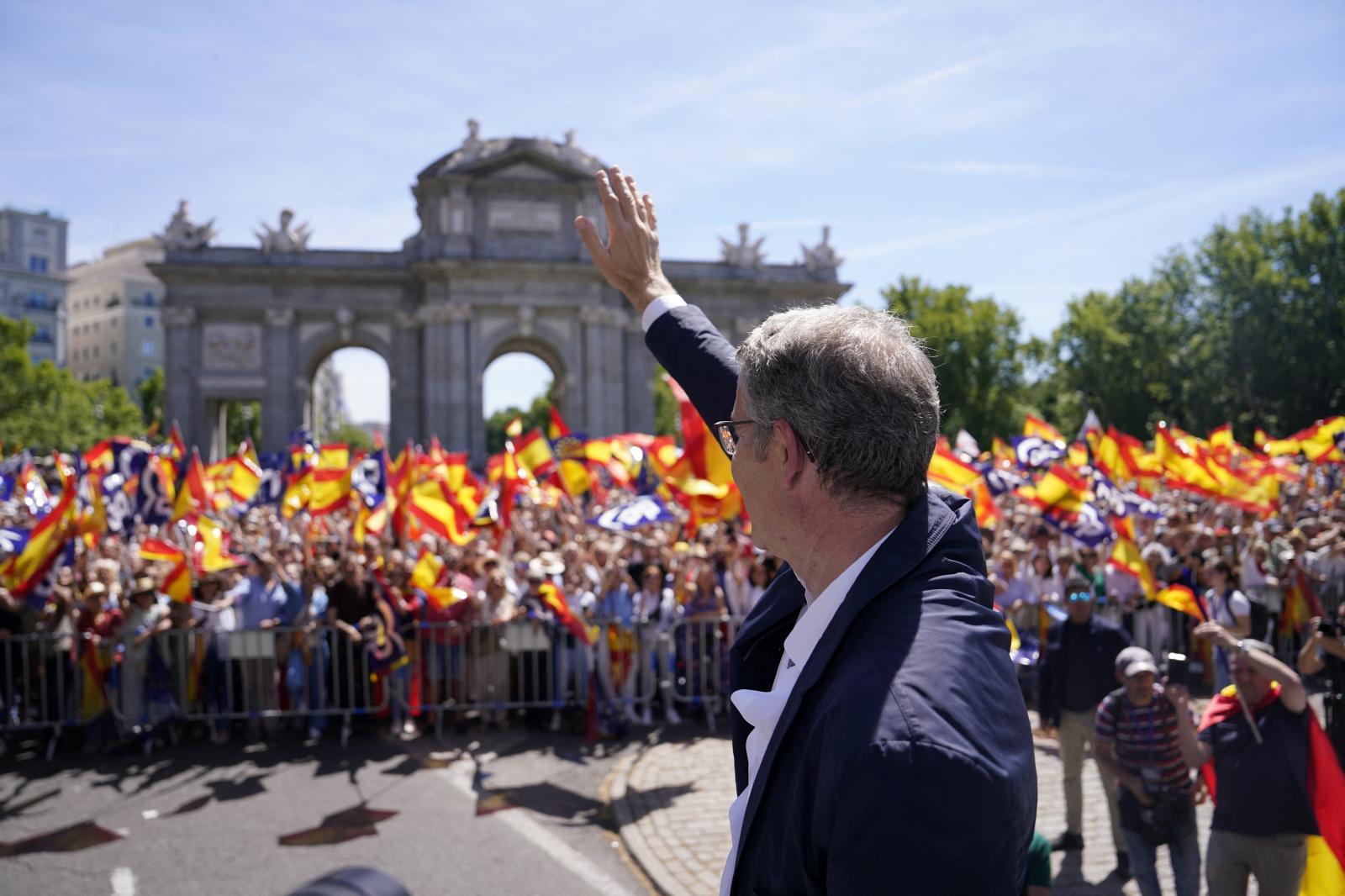La manifestación del PP contra la ley de amnistía, en imágenes