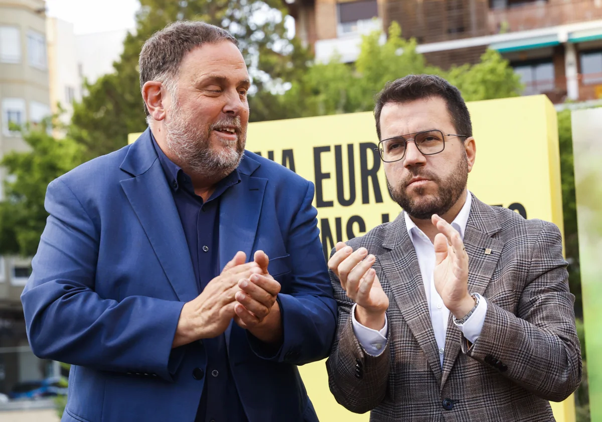 El presidente de ERC, Oriol Junqueras, y el jefe en funciones del Gobierno catalán, Pere Aragonès, en el arranque de la campaña de las elecciones europeas
