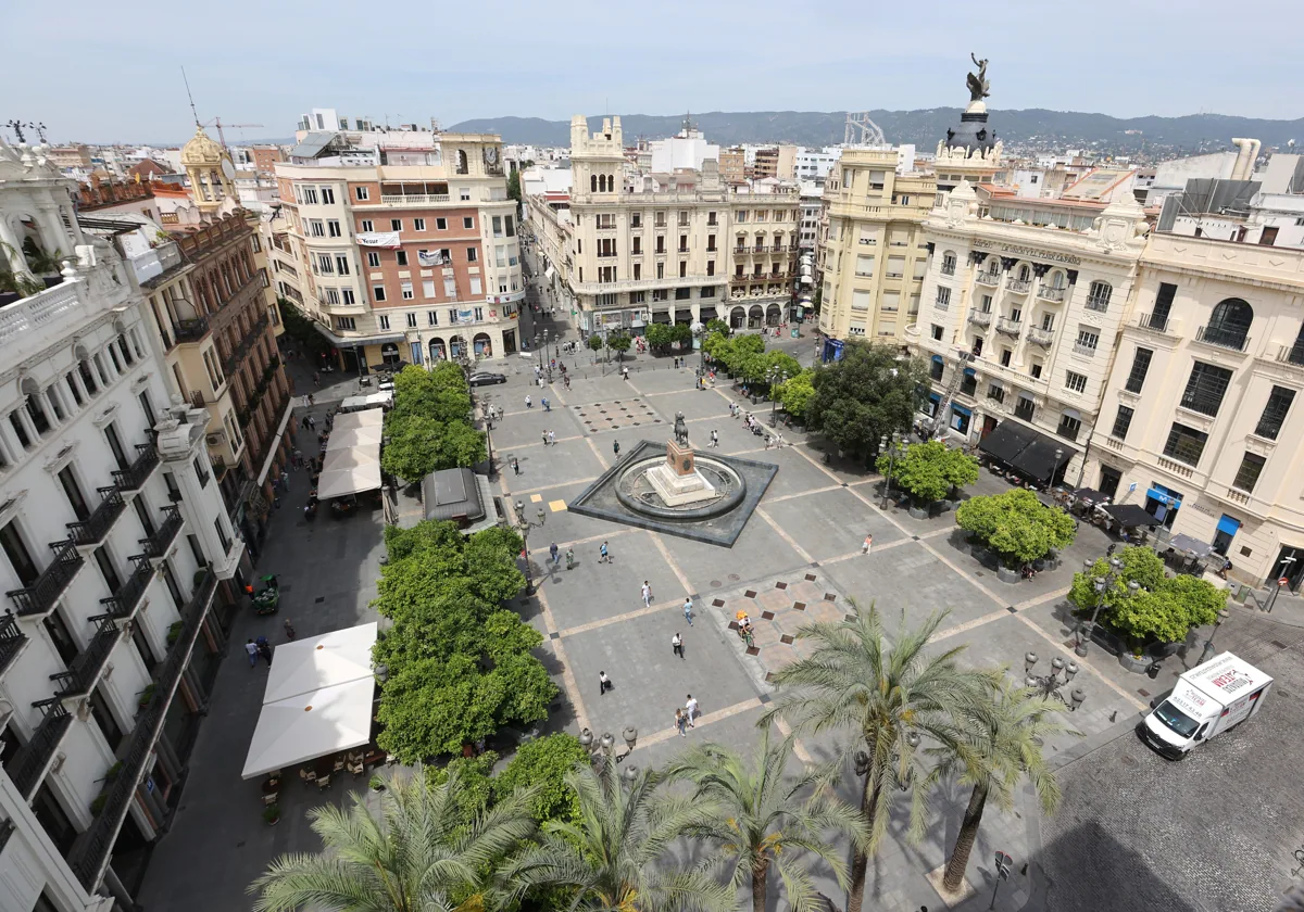 Vista aérea de la plaza de las Tendillas, con sus edificios singulares del siglo XX