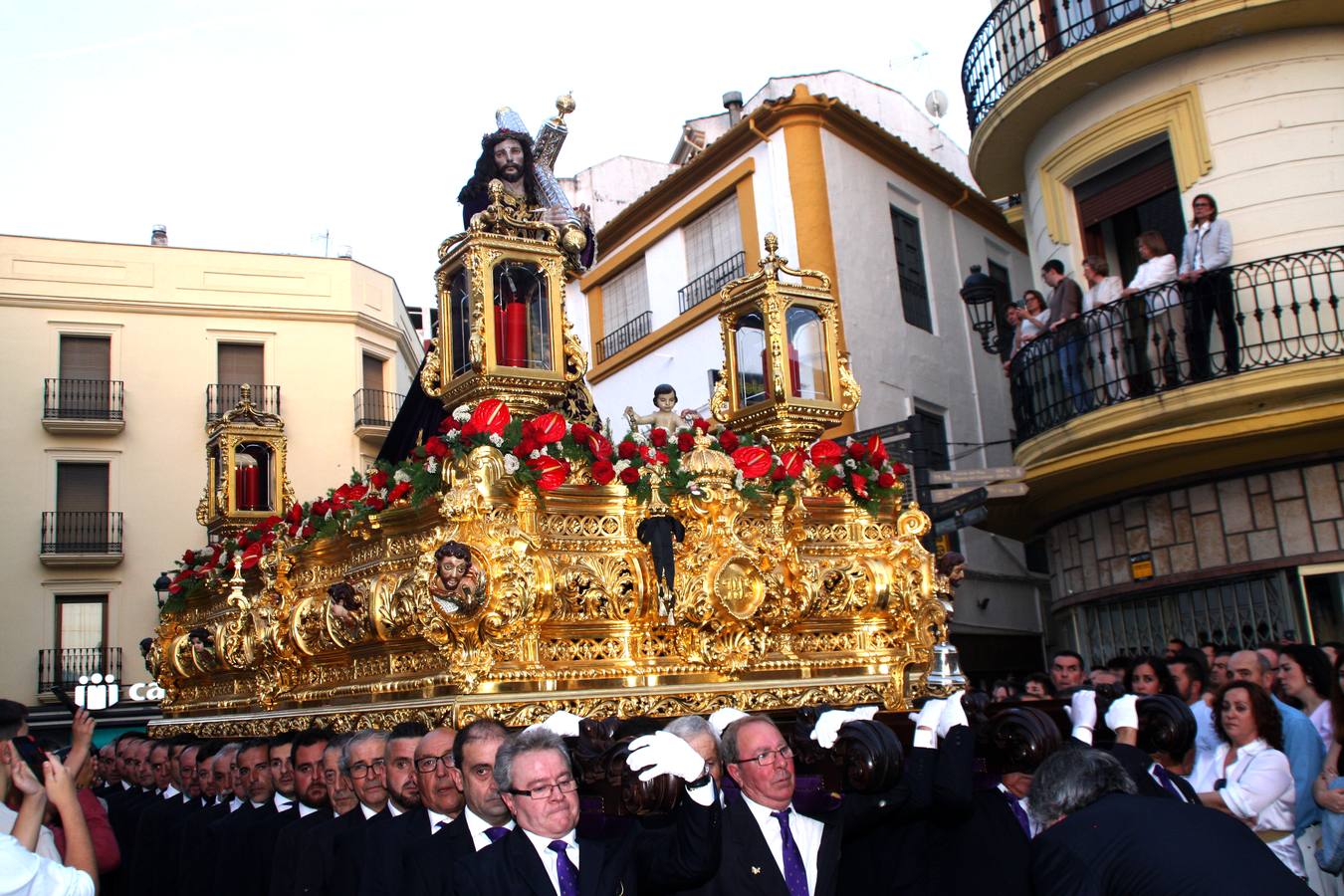 Fotos: el Nazareno vuelve a las calles abarrotadas de Priego de Córdoba