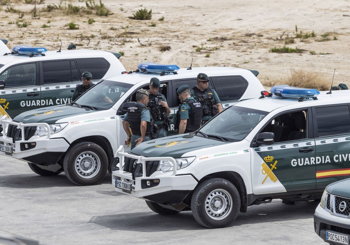 Imagen de varias dotaciones de la Guardia Civil