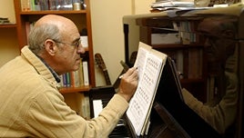 Miguel Manzano, entre sus «músicas celestiales»