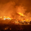 El fuego devora el vertedero de Zonzamas y pone a Lanzarote en máxima tensión