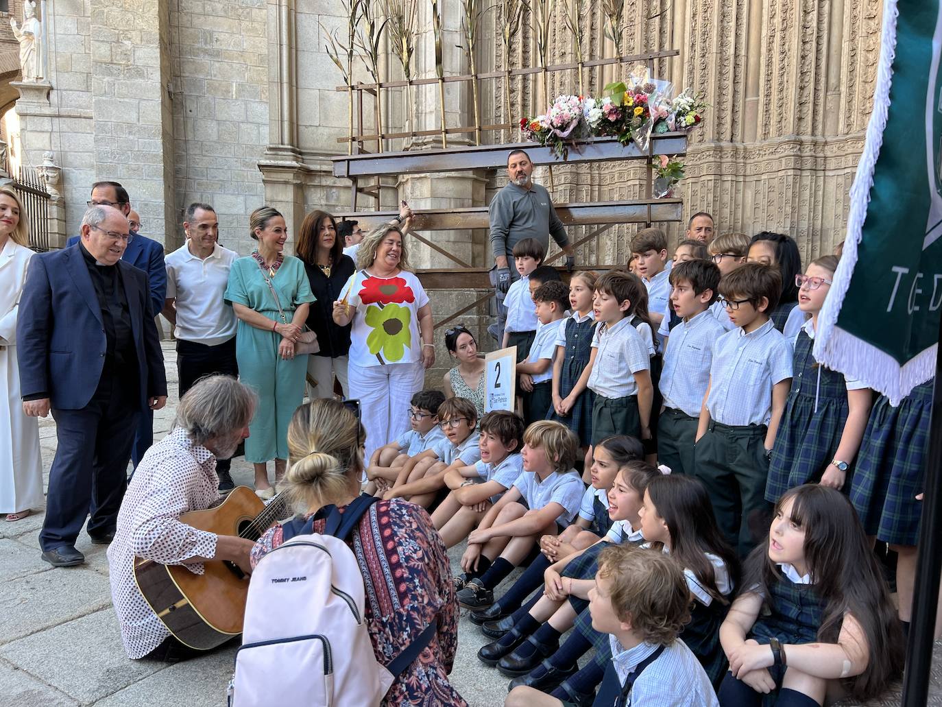 Un millar de niños participan en la ofrenda floral del Corpus de Toledo