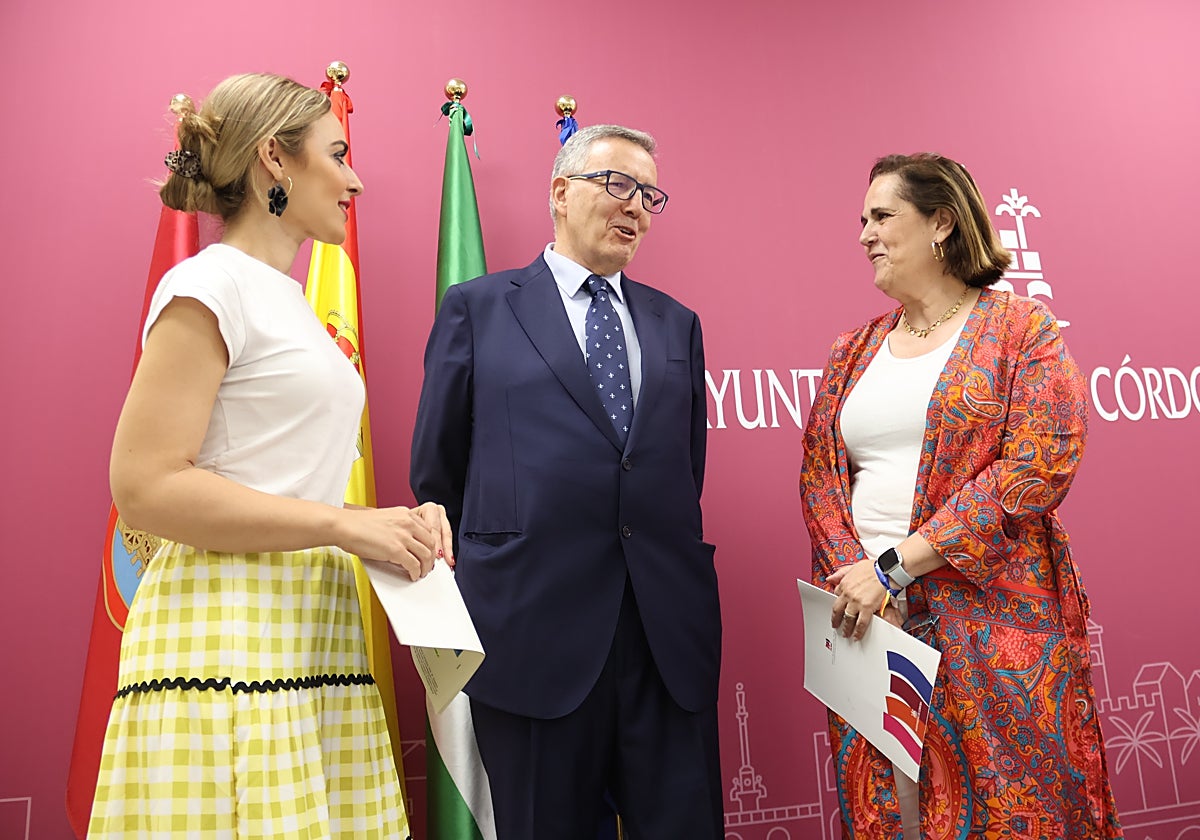 Pérez Navero, entre Narci Ruiz y Blanca Torrent