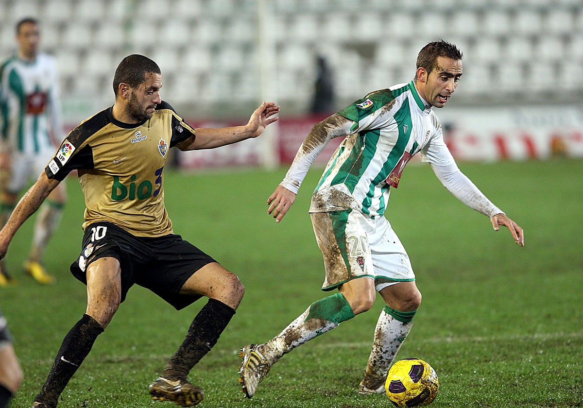 Yuri y Alberto Aguilar en un enfrentamiento entre Córdoba y Ponferradina