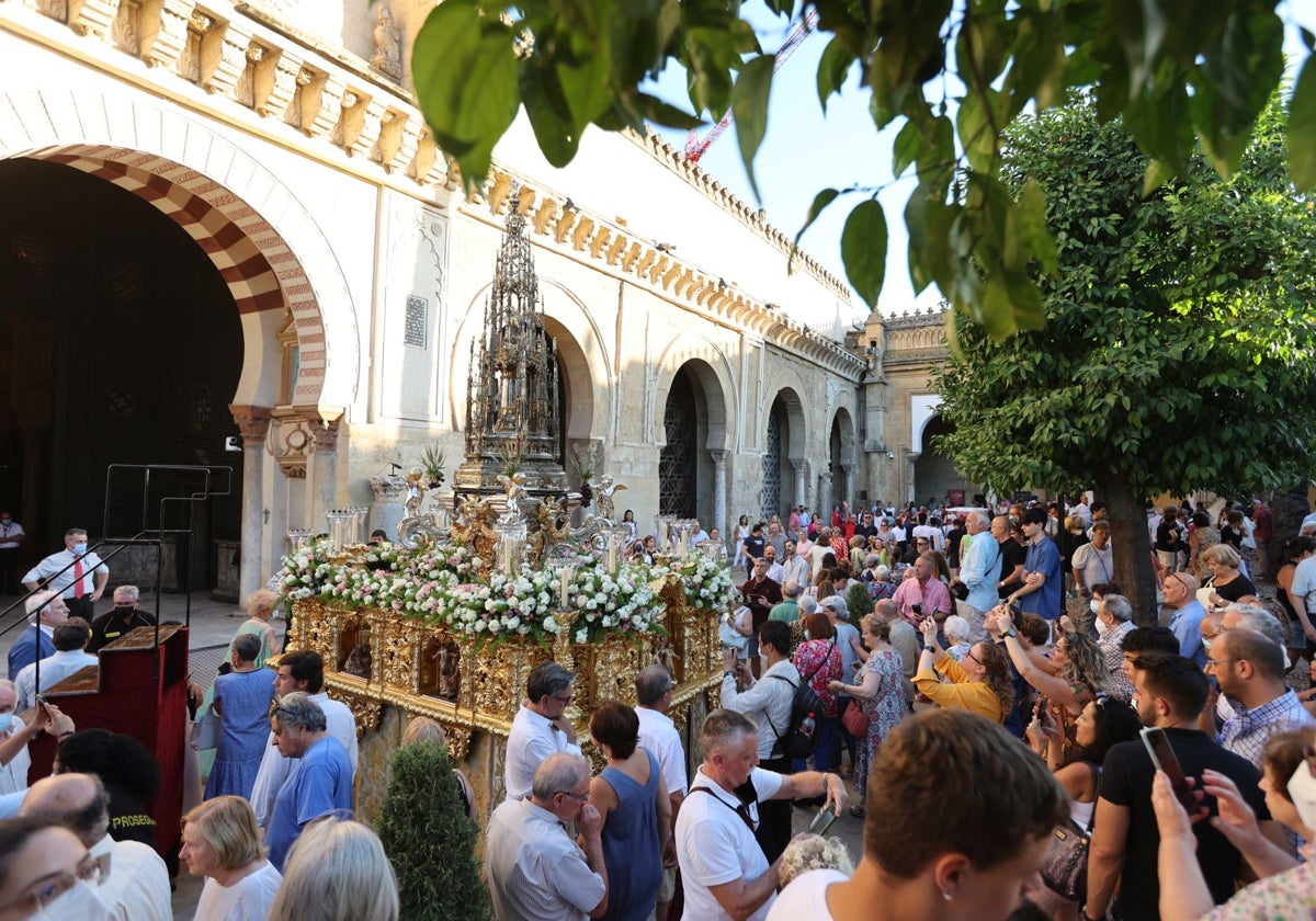 La Custodia de Arfe, en el Patio de los Naranjos