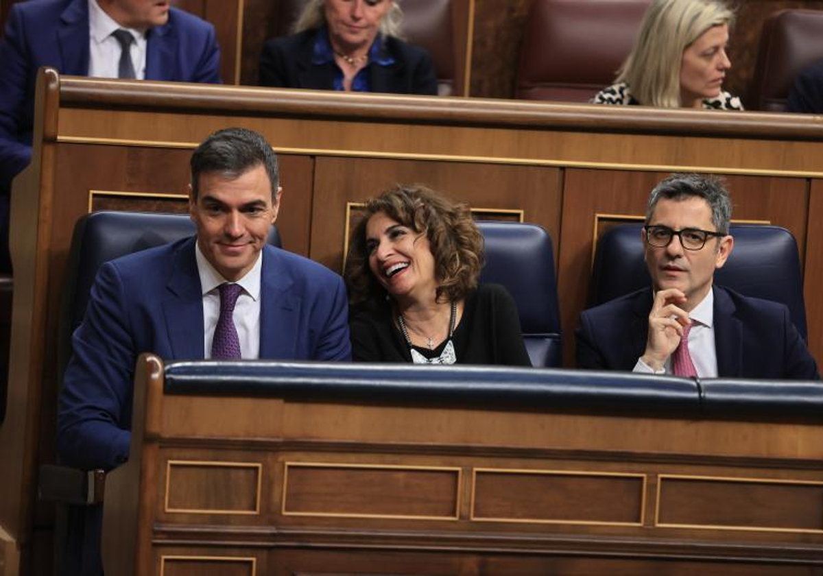 Pedro Sánchez, María Jesús Montero y Félix Bolaños, en el Congreso, en la sesión del 14 de marzo cuando se aprobó la ley de amnistía