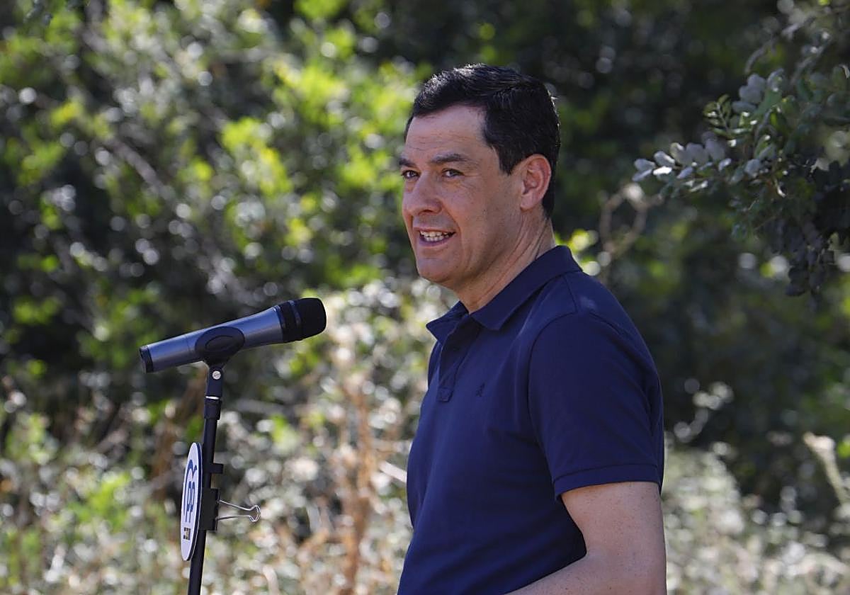 El presidente de la Junta de Andalucía, Juanma Moreno, durante su comparecencia en Córdoba