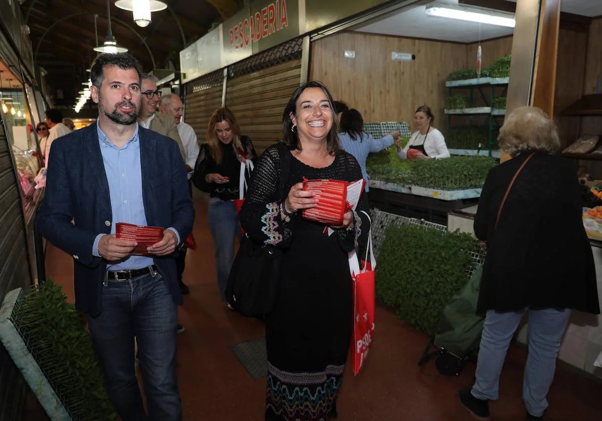 El secretario general del PSOE en Castilla y León, Luis Tudanca, y la alcaldesa y secretaria general del PSOE de Palencia, Miriam Andrés