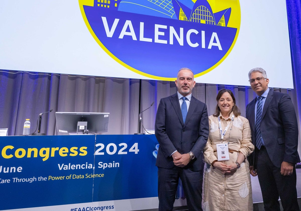 Stefano Del Giacco, presidente de la EAACI, María José Torres, secretaria general de la EAACI y Mohamed Shamji, vicepresidente del Congreso de la EAACI