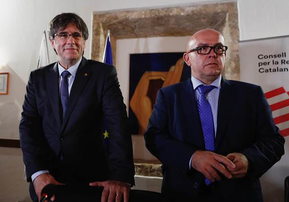 Carles Puigdemont y Gonzalo Boye, en octubre de 2021, en Italia
