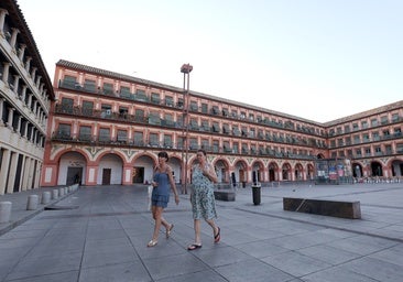Los vecinos de la Corredera se blindan de los pisos turísticos