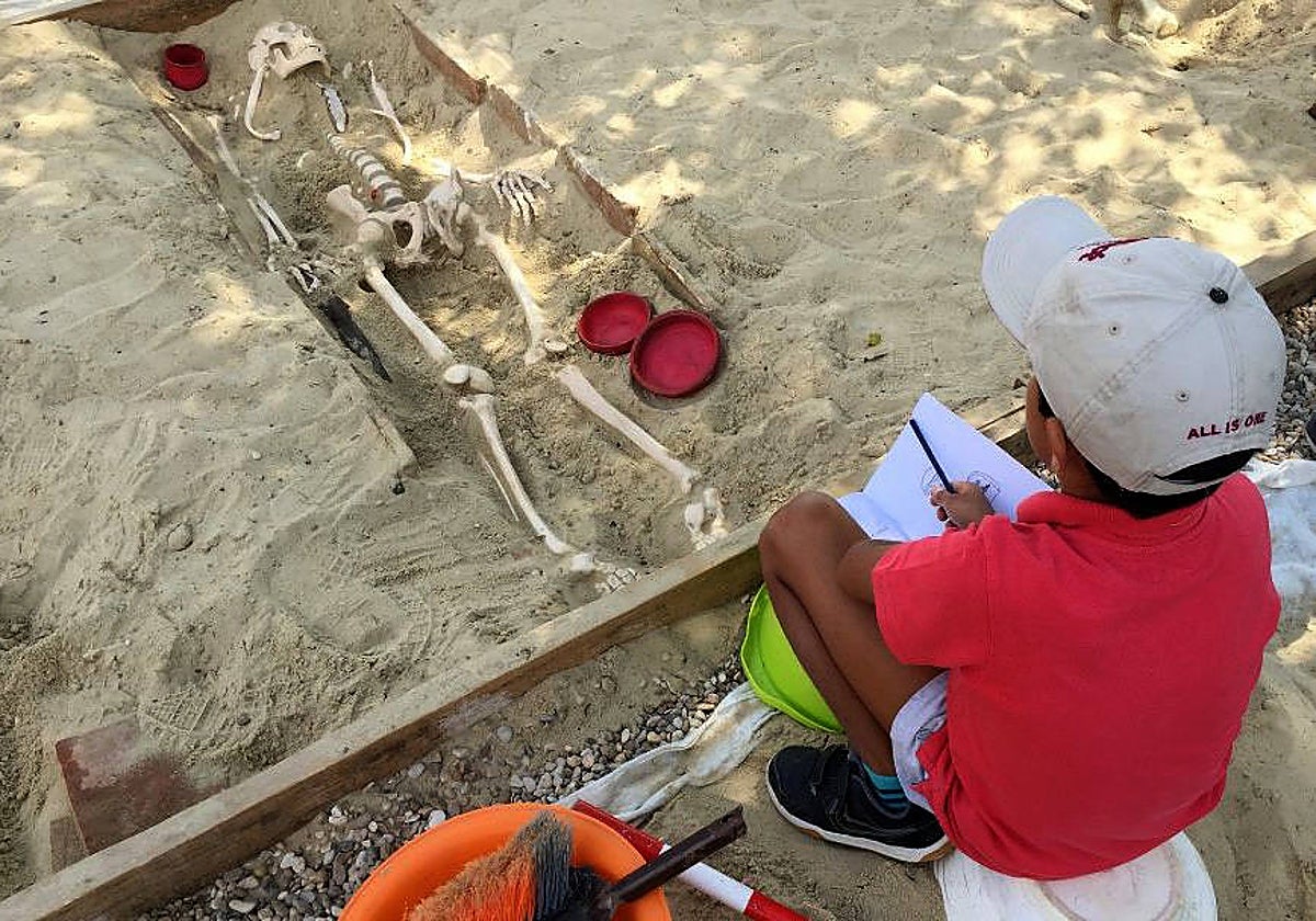 Talleres para niños en la villa romana de La Olmeda, en una imagen de archivo