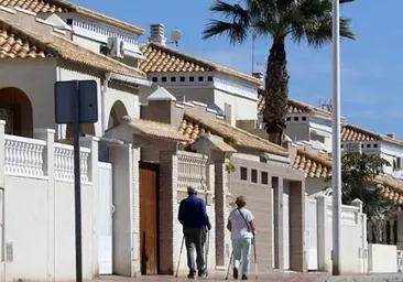 Un inquilino convertido en okupa amarga la jubilación a un autónomo que le alquiló su vivienda en Alicante
