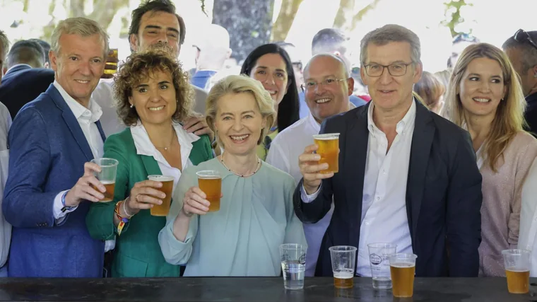 Foto de familia, cerveza en mano