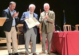 El universo de Juan Pedro Aparicio, protagonista de una exposición