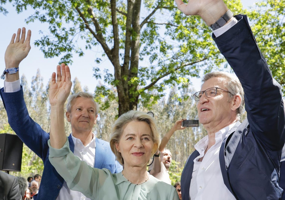 Feijóo, con la presidenta de la Comisión Europea, Ursula Von der Leyen, este sábado
