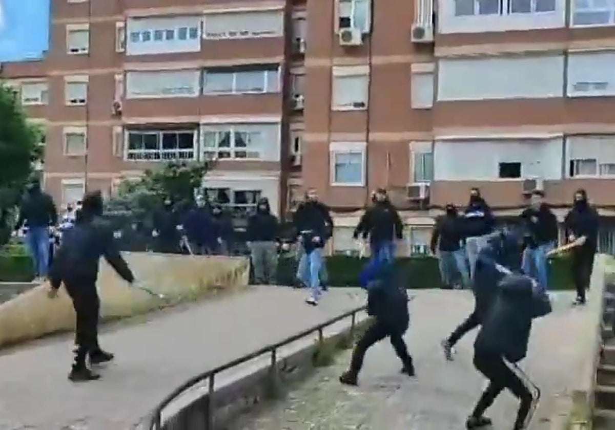 Avispero (en la parte baja de la imagen) ataca a Ghetto 28 y a algún miembro de Ligallo el pasado 27 de abril