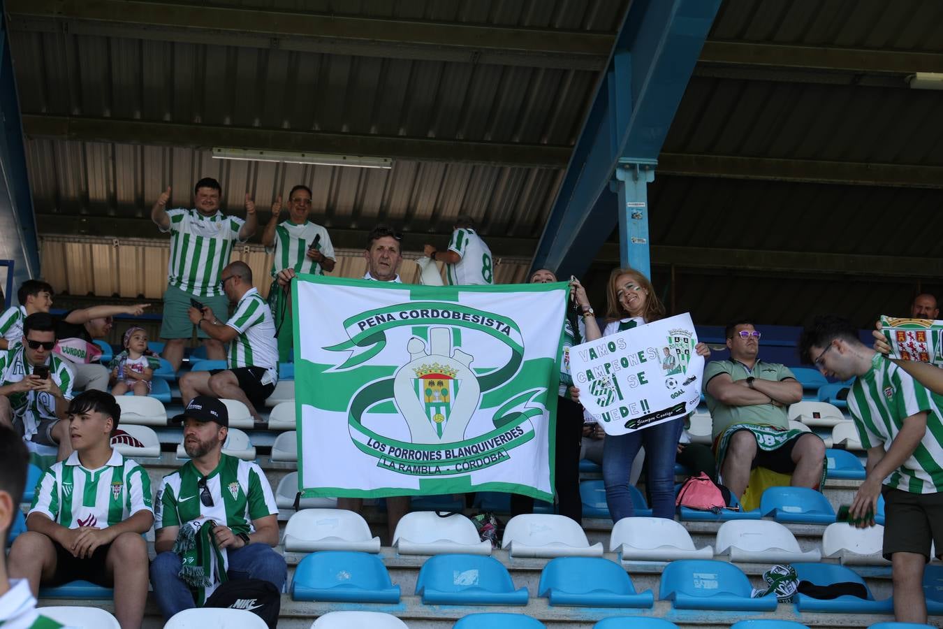 Las imágenes de la afición cordobesista en Ponferrada