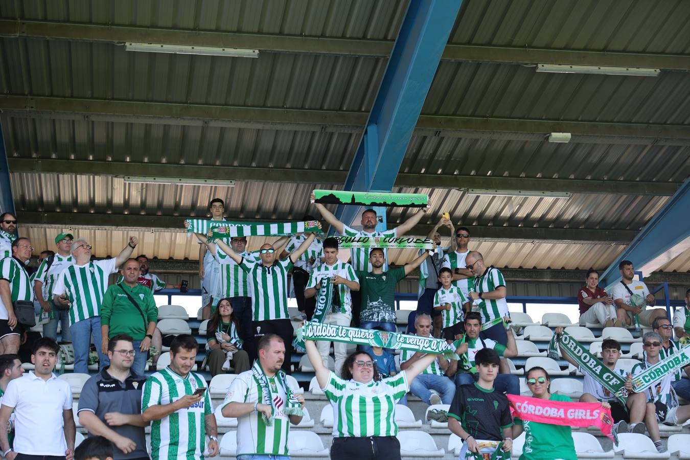 Las imágenes de la afición cordobesista en Ponferrada