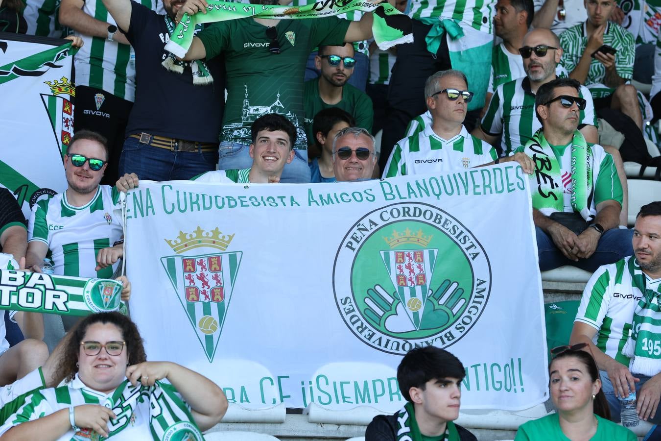 Las imágenes de la afición cordobesista en Ponferrada