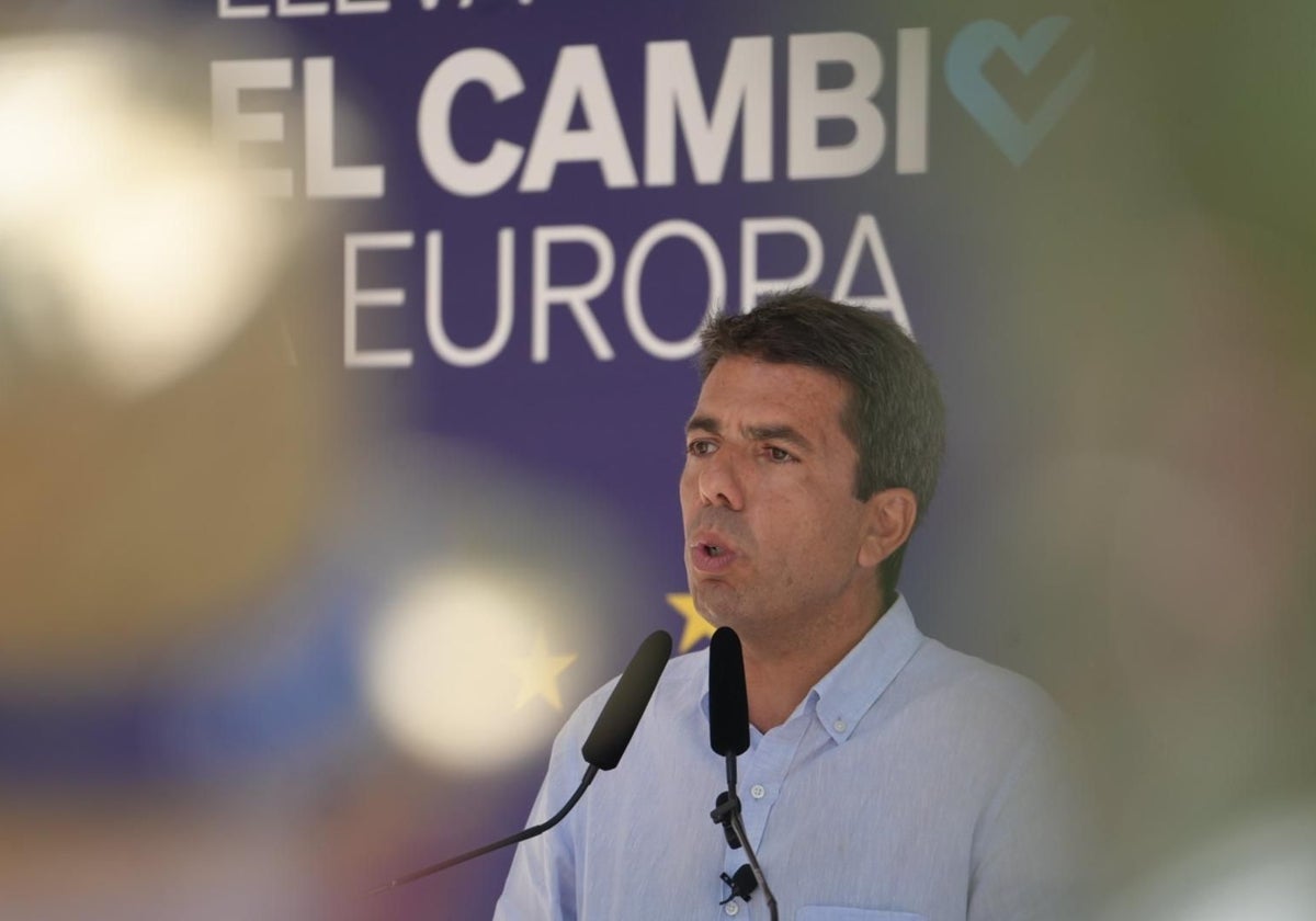 Imagen del presidente de la Generalitat Valenciana y del PPCV, Carlos Mazón, este domingo en Dénia (Alicante)