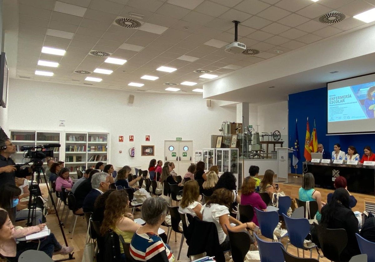 Mesa inaugural de la Jornada de Enfermería Escolar «Promoviendo la salud en las aulas» organizada por COENV y CECOVA