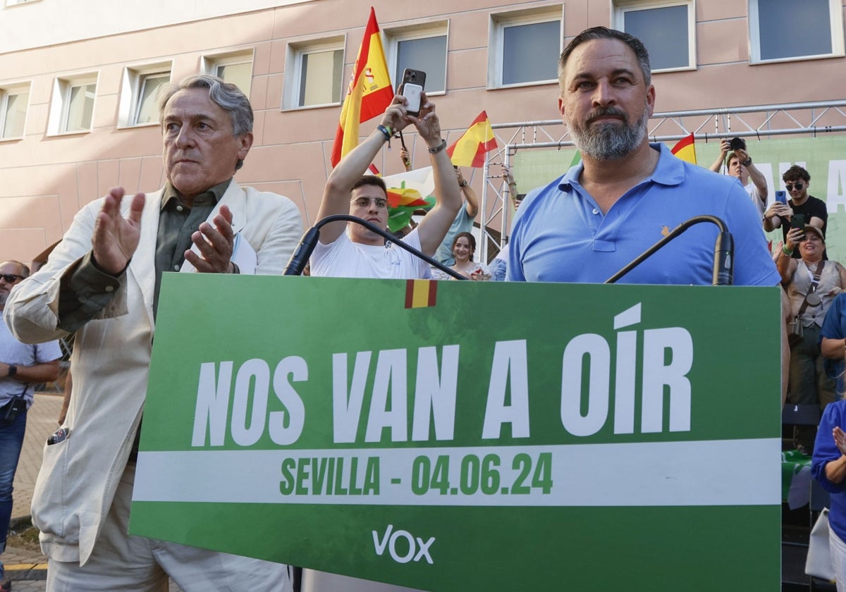 Santiago Abascal junto a Hermann Tertsch en Sevilla