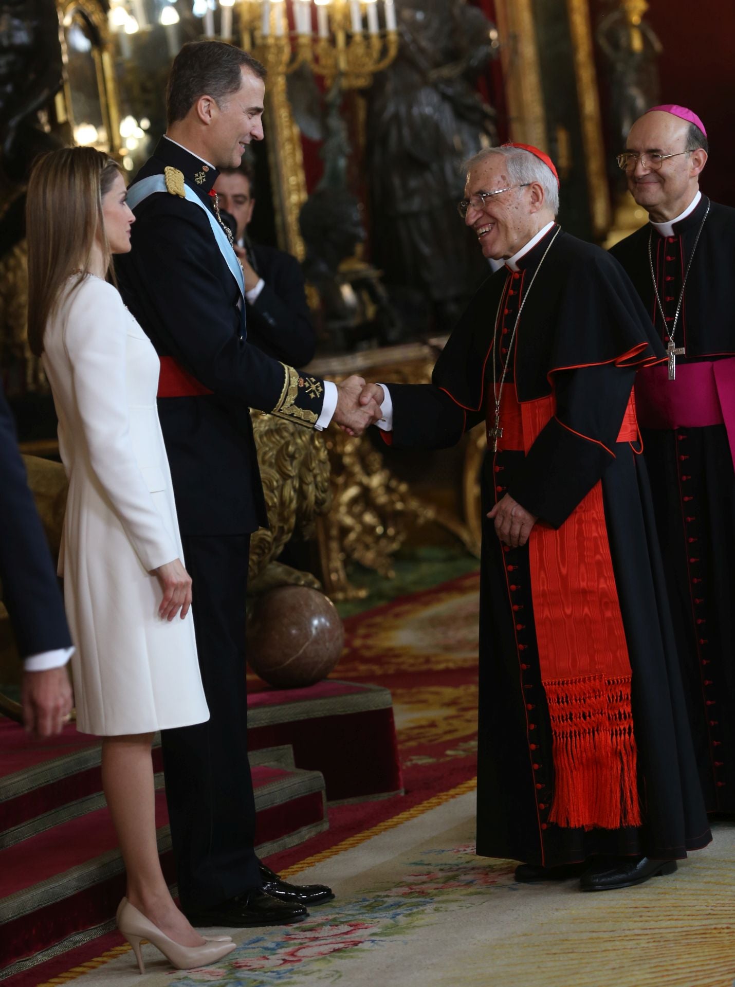 Entre los invitados se encontraba el entonces cardenal arzobispo de Madrid y presidente de la Conferencia Episcopal Española, monseñor Antonio María Rouco Varela, el mismo que ofició la boda de Don Felipe y Doña Letizia en 2004. 