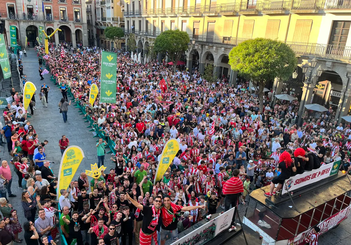 Celebración del ascenso del Zamora CF a Primera Federación