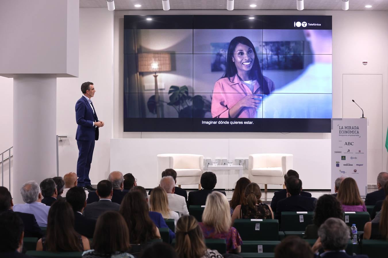 Fotos: el director Territorial Sur de Telefónica en La Mirada Económica de ABC Córdoba