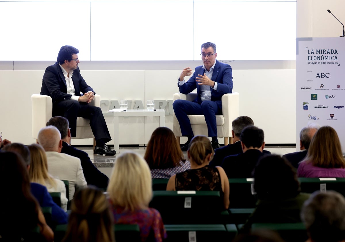 Un momento de la conferencia de Joaquín Segovia, este martes en Caja Rural del Sur