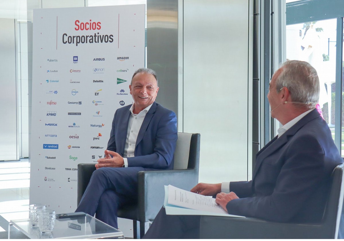 Salvador Navarro, presidente de la CEV, durante el Diálogo AED