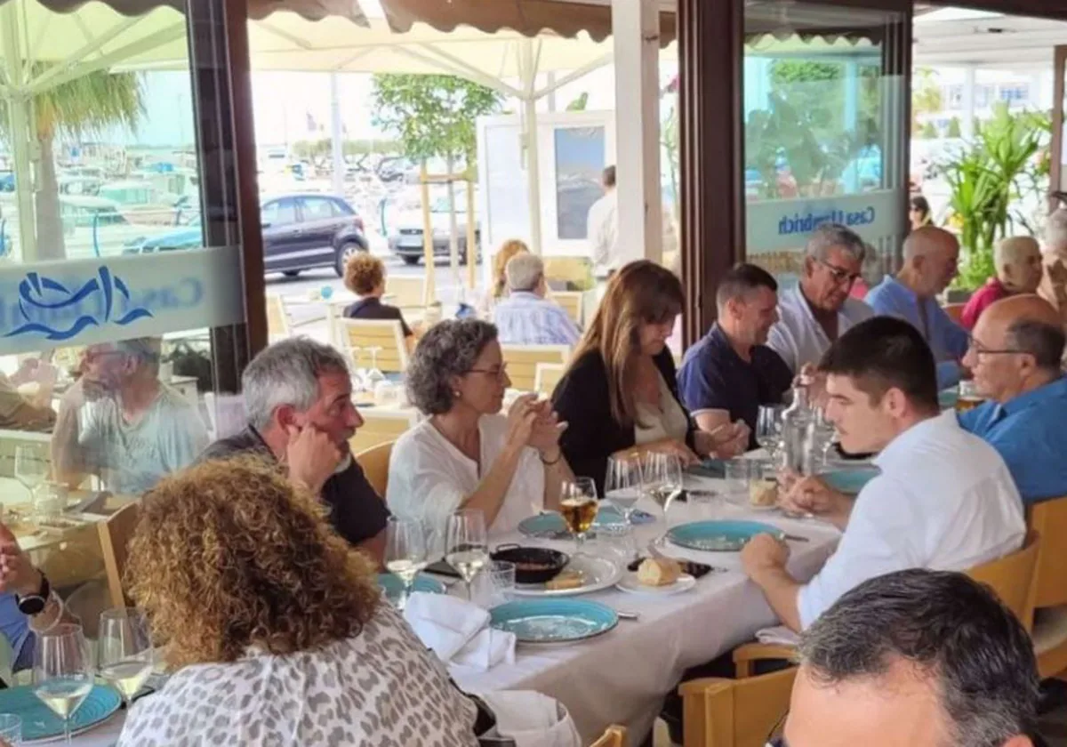 Laura Borràs, durante el almuerzo con militantes, en una imagen de Sumem per