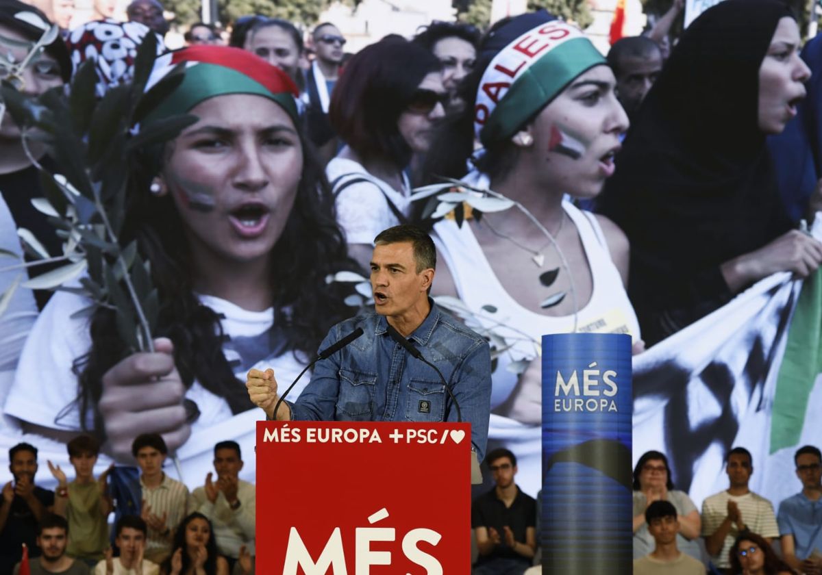 Pedro Sánchez, presidente del Gobierno y secretario general del PSOE, en el mitin de Hospitalet de Llobregat (Barcelona), hoy