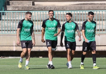 Iván Ania tiene a toda la plantilla disponible para medirse a la Ponferradina