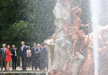 El Rey Felipe VI inaugura la Fuente de Andrómeda tras 80 años apagada