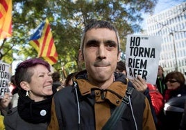 La fiscal pide exonerar a los policías acusados de dejar sin un ojo a Roger Español el 1-O