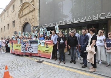 Tensión entre los allegados de la joven ciclista fallecida en Salamanca y el conductor que la atropelló: «Eso me lo decís en la calle»
