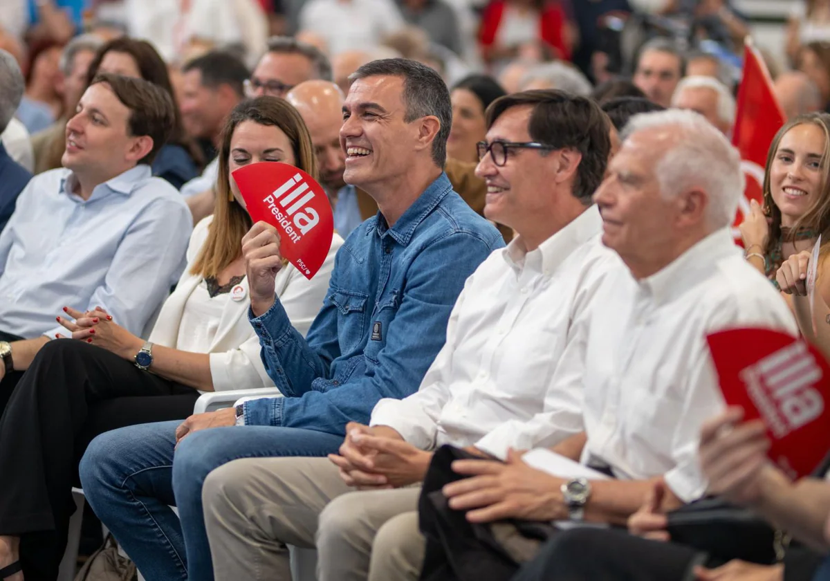 Illa, Sánchez y Borrell, en un mitin del PSC