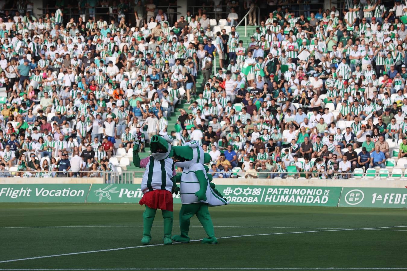 El ambiente del Córdoba-Ponferradina, en imágenes