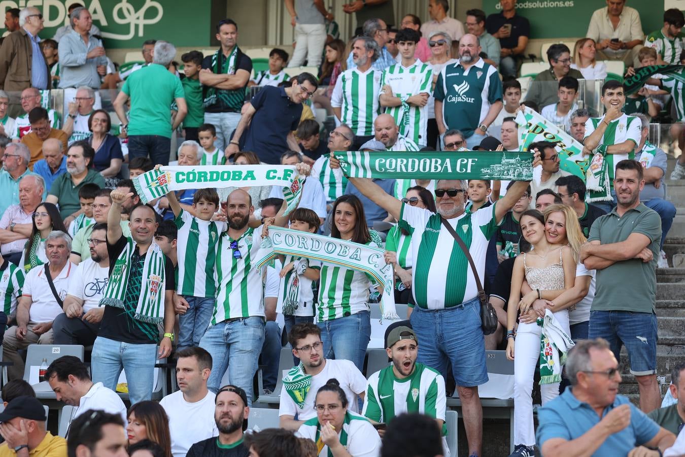 El ambiente del Córdoba-Ponferradina, en imágenes