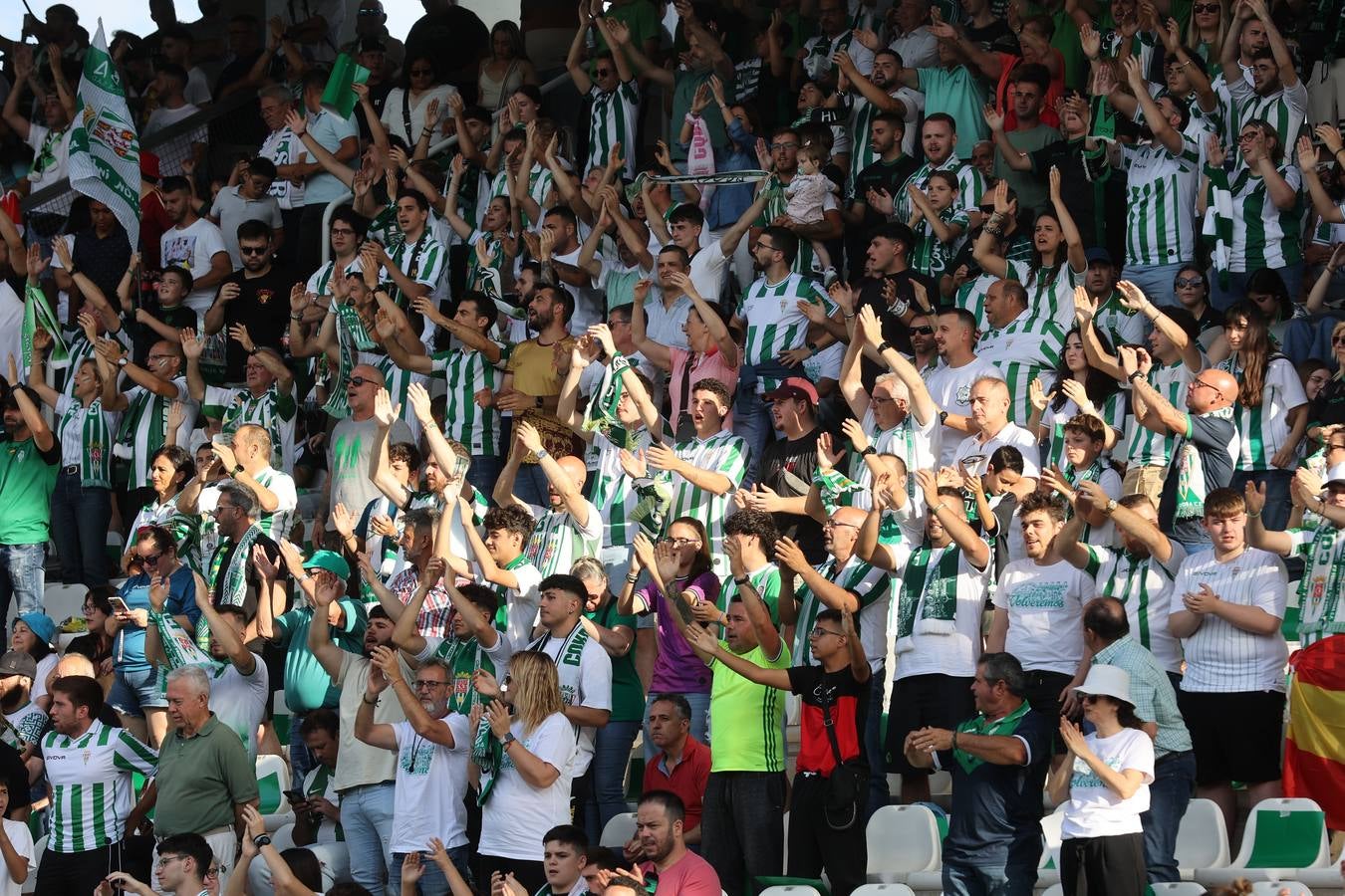 El ambiente del Córdoba-Ponferradina, en imágenes