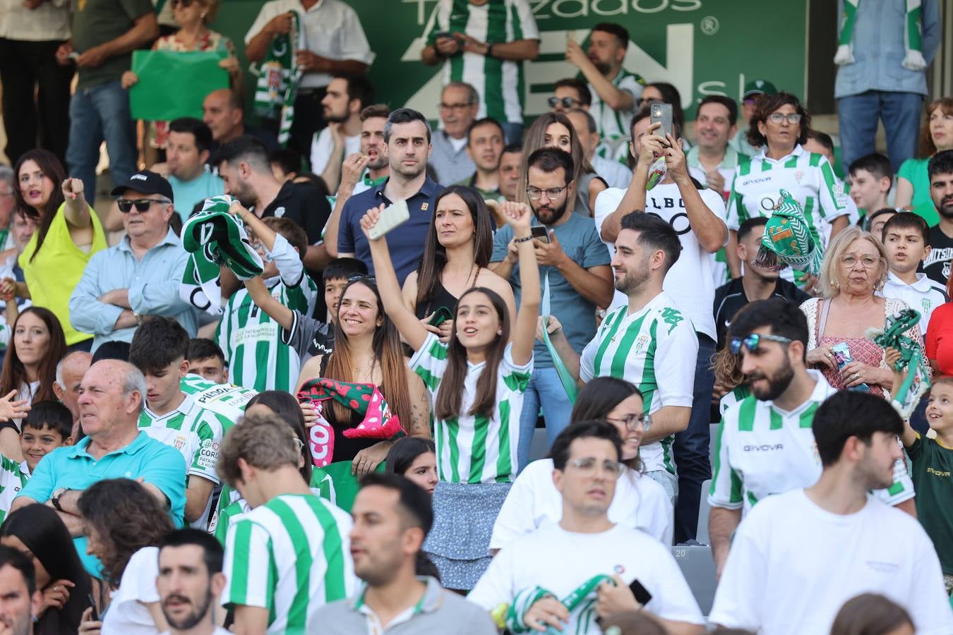 El ambiente del Córdoba-Ponferradina, en imágenes