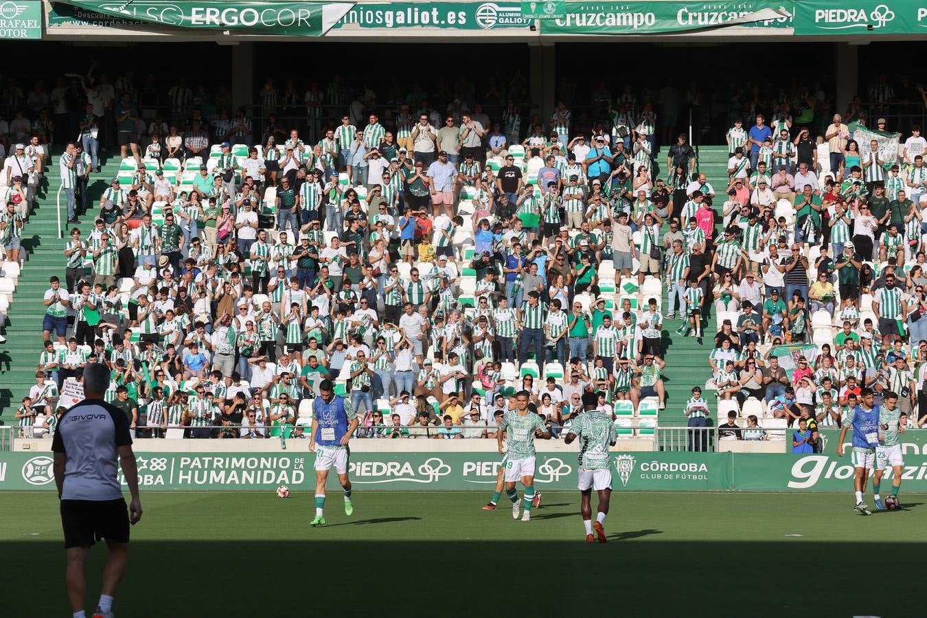 El ambiente del Córdoba-Ponferradina, en imágenes