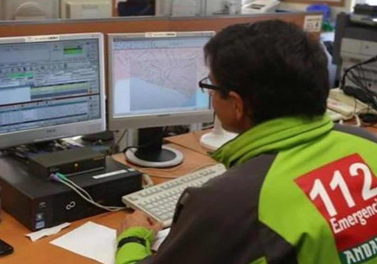 Un operador del servicio 112 en una imagen de archivo